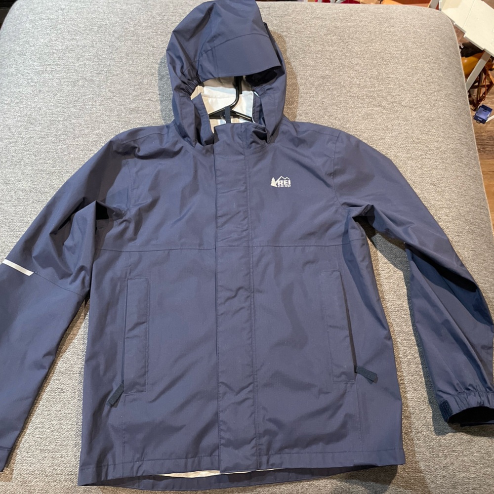 REI Ranier Rain Jacket Zip Up Hooded Boys Medium Waterproof New W/Out Tags Blue